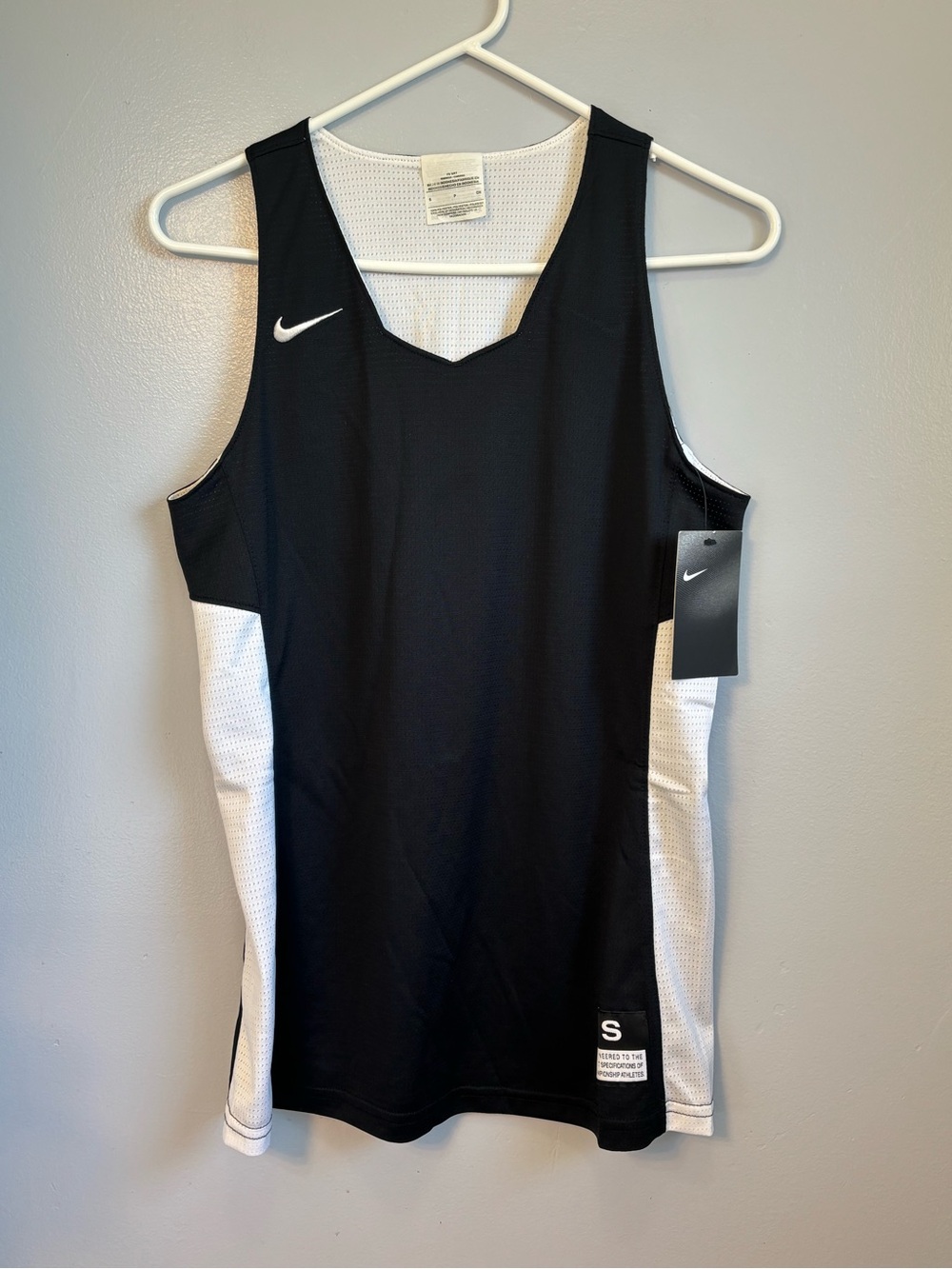 Nike Women’s Reversible Basketball Jersey Sz S. NWT